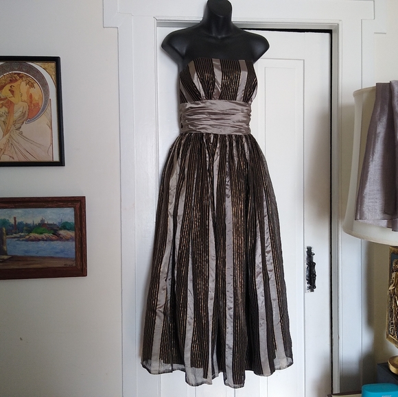 VINTAGE 1950s Strapless Black Metallic Silver and Gold Evening Dress with Shawl - Picture 7 of 15